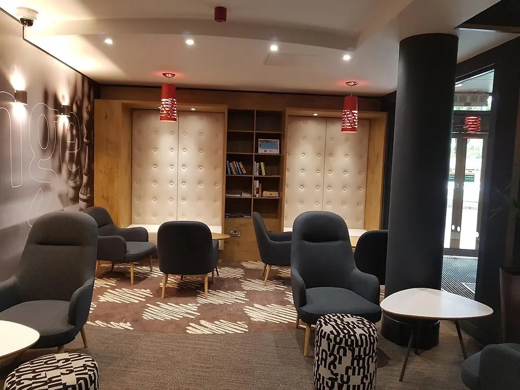 Ibis Sheffield City 3*,